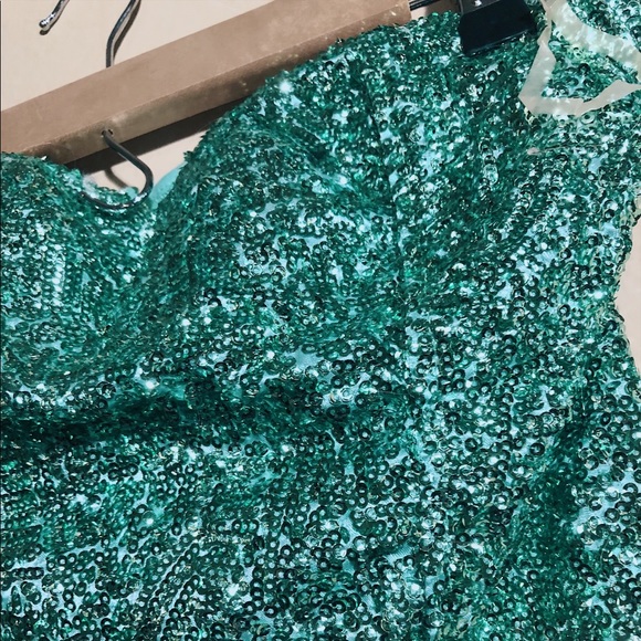 Teal strapless sequin crop top - Picture 3 of 6